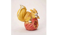 Resin Squirrel Figurine Outdoor Squirrel Sculpture Sculpted Garden Ornament Long-Lasting for Windowsill