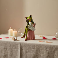 Resin Frog Couple Figurine Great Gift Notion Cute Frog Statue Creative Design Long-Lasting for Partners