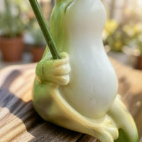 Garden Frog Statue Leaf Umbrella Frog Ornament Home Decor Outdoor Indoor Decorative Object Green Cream Finish for Balcony, Patio