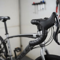 Disc Brakes Road Bike Aerodynamic Frame Racing Road Cycle Sealed Bearing Bottom Bracket 700C Road Cycle for Students, Commuters