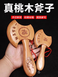 厂家批发桃木斧子挂件摆件木雕结婚坐福家居乔迁景区家用客厅挂件