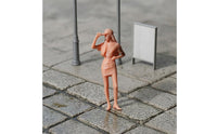 1/64 Scale Miniature Girl Figurine Cap Posed Girl Figure Long Hair Collectible Model Short-Sleeve Top