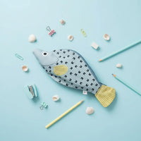 Fish-Shaped Pencil Case Quirky Canvas Pencil Case with Zipper Compact Stationery for Kids, Classroom, Desk Organization