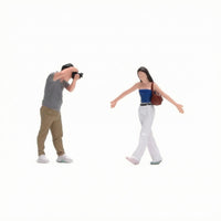 2 Pieces 1/64 Scale Figurine Pair Diorama-Style Hand Painted Tiny Person Realistic Detail Table Ornament for Model Display