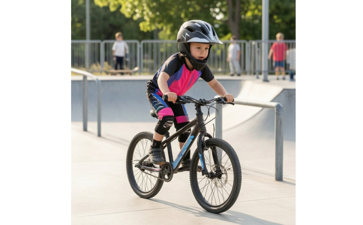 Rechargeable Full Face Bike Helmet Adjustable Full Face Two-Wheeled Vehicle Helmet Ventilated Safeguarding for Children, Young Person, Toddlers, Cycling, Skating
