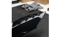 2 Pieces Universal Fit Rear Bumper Corner Splitter Gloss Black Finish Rear Bumper Lip Guard ABS Material Carbon Fiber Look for Street Driving