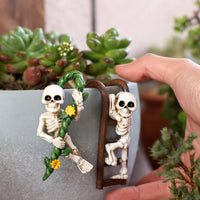 2 Pieces Climbing Skeleton Pot Hanger Gift Idea Skeleton Planter Hanger Hand Painted Cranium Planter for Courtyard