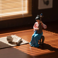 1:64 Scale Pipa Player Miniature Photography Prop Guqin Player Miniature Miniature Scene Decoration Ancient Theme Musician Figurine for Photo Photography, Display Shelf
