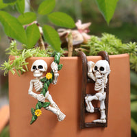 2 Pieces Climbing Skeleton Pot Hanger Gift Idea Skeleton Planter Hanger Hand Painted Cranium Planter for Courtyard