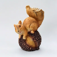 Resin Squirrel Figurine Outdoor Squirrel Sculpture Sculpted Garden Ornament Long-Lasting for Windowsill
