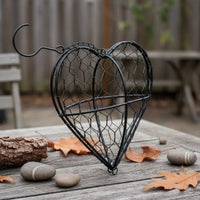 Yard Art Heart Shaped Bird Nester Easy to Hang Iron Wire Nesting Heart Attracts Wild Birds Bird Nesting Material Holder Weather Resistant for Gardeners, Nature Lovers