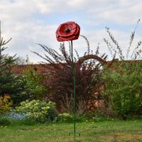 Red Flower Garden Stake Weather-Resistant Metal Garden Stake Eye-Catching Design Outdoor Decoration