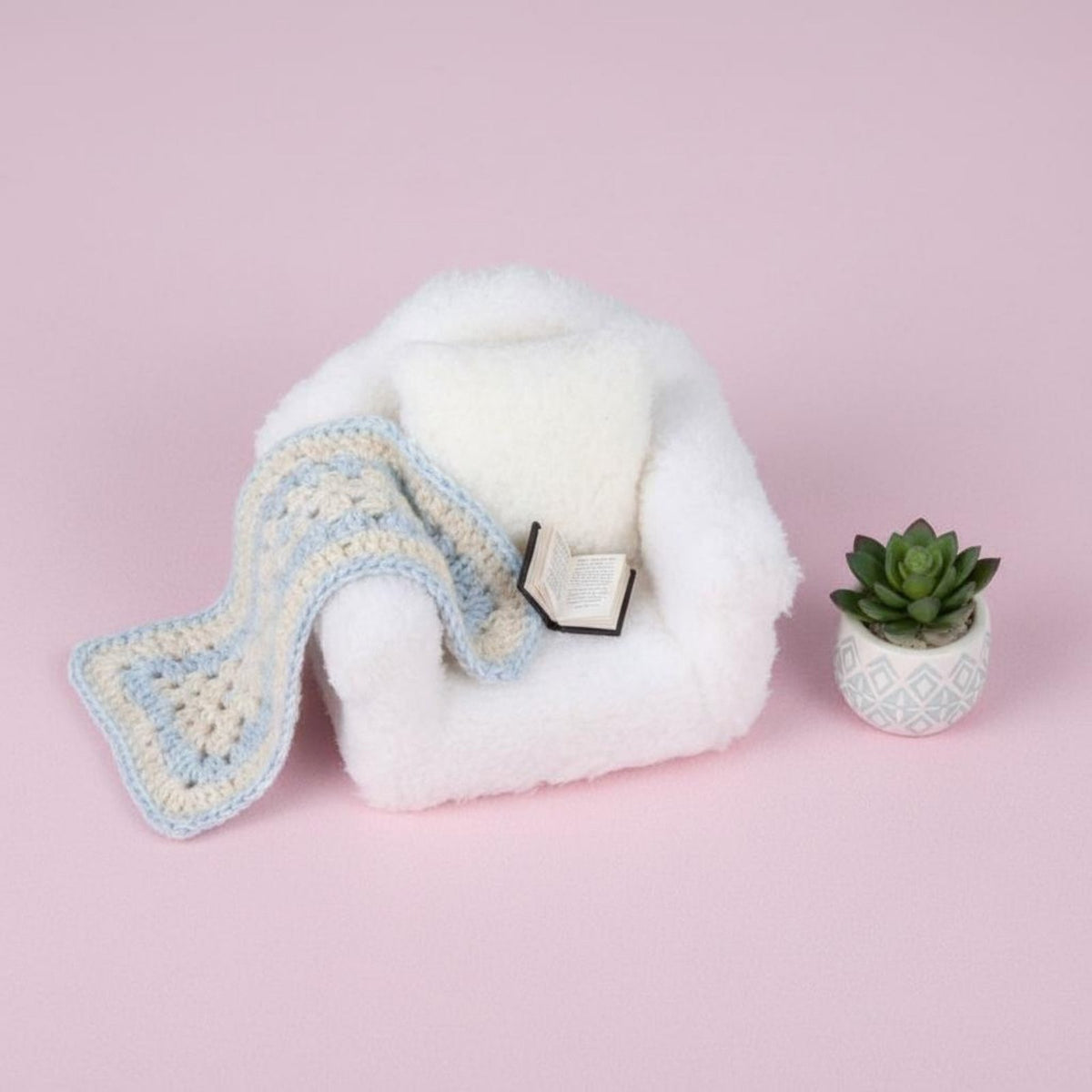 Miniature Cuddly Single Sofa Realistic Design Dollhouse Armchair with Pillow 1/12 Scale Doll Furniture for Diorama