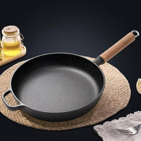 Frying Pan for Induction Hob and Home Cooking, Pre-seasoned Cast Iron Skillet for Steak, Versatile Pancake Pan and Egg Pan, Heavy Duty Design