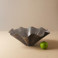 Wrinkled Surface Irregular Decorative Bowl Multi-Purpose Wavy Fruit Bowl Stylish Accent Piece Metal Tray Easy to Clean for Guest House, Hotel, Living Room
