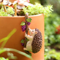 Hedgehog Pot Hugger Weather Resistant Climbing Hedgehog Figurine Hand-Painted Details Hanging Planter Decoration for Gardeners, Patio, Balcony, Yard