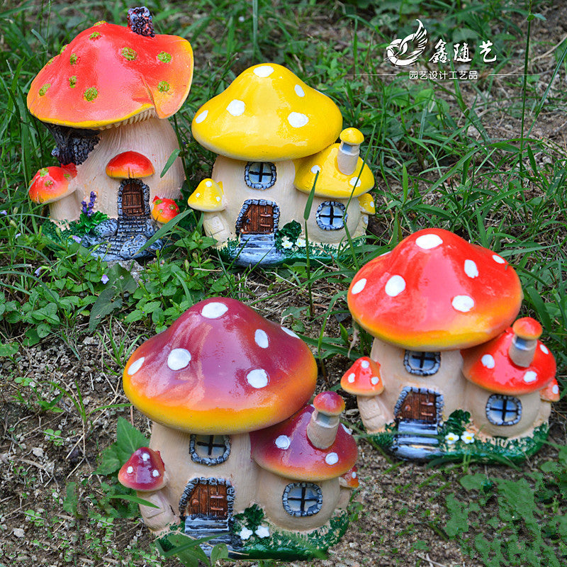 Miniature Mushroom House Figurine for Terrariums and Bonsai Decor