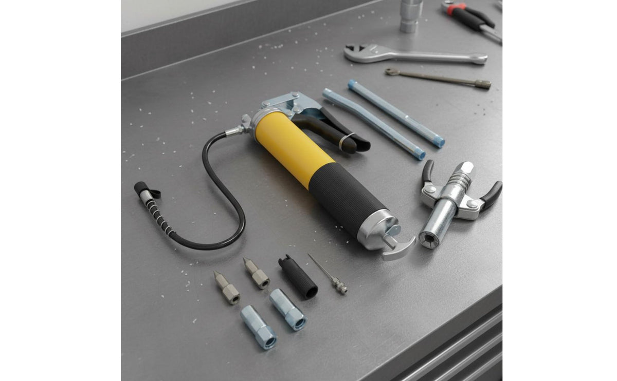 Oil Nozzle Sturdy Material Manual Oil Nozzle Easy to Use Lubrication Dispenser for Auto Repair, Garage