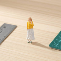 1/64 Miniature Woman Figurine Resin Woman Figurine with Standing Pose Decorative Standing Figure for Collectors, Model Train Layout, Tabletop Display