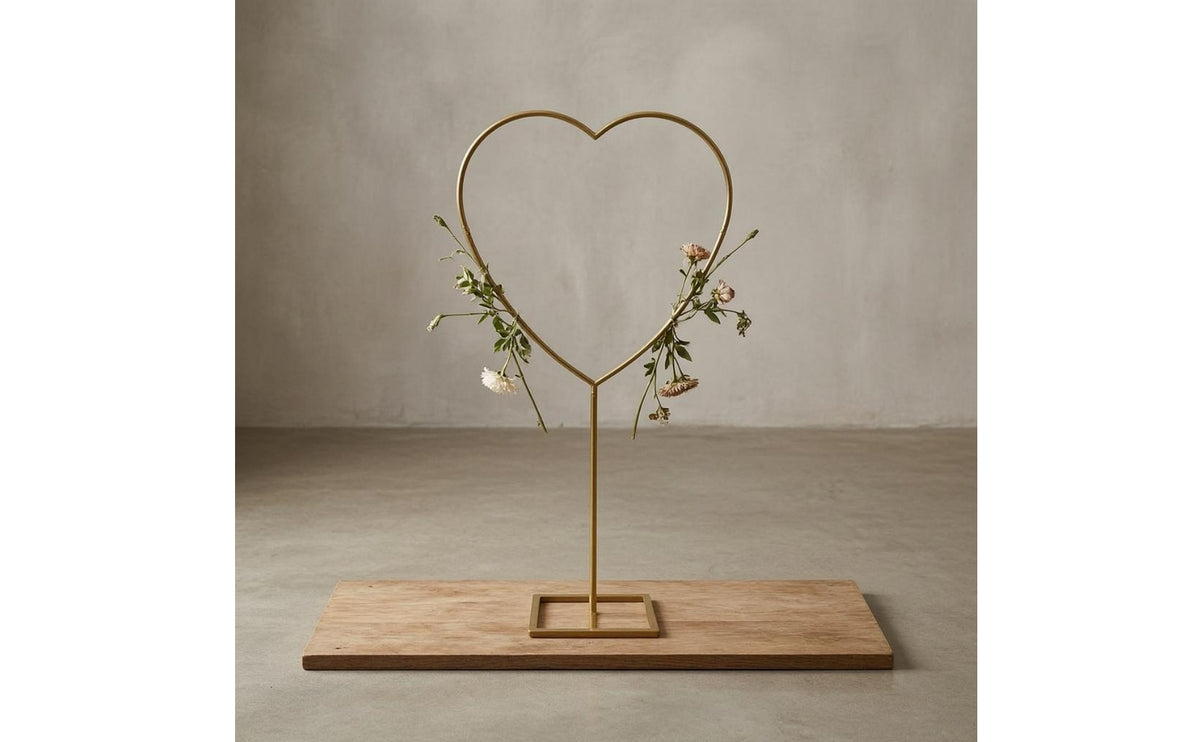 Gilded Heart Arch Stand Arch Stand Freestanding Heart-Shaped Metal Arch Frame Rectangular Base Event Decoration