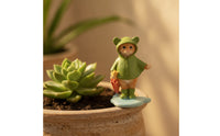 Cat Figurine with Raincoat Compact Cat Figurine with Umbrella Cute Kitten Statue for Desk, Bookshelf, Office