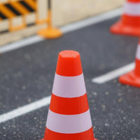 21 Pieces Wooden-Look Dollhouse Road Construction Set Warning Sign 1:12 Scale Traffic Scene for Model Display