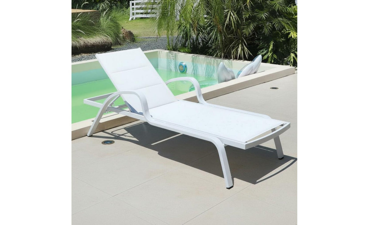 Weather Resistant Poolside Chaise Lounge Breathable Mesh Material Outdoor Chaise Lounge Easy to Clean Adjustable Patio Lounger Low Maintenance for Beach, Garden, Backyard