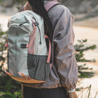 Water-Resistant Women's Hiking Backpack Padded Straps Lightweight Travel Backpack Large Capacity Daypack for Mountaineering