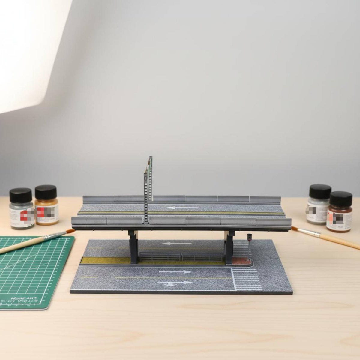 Realistic Features 1:64 Elevated Bridge Model Collectible Display Elevated Road Display Scene Easy Assembly 1:64 Scale Display Scene Gift Idea for Hobbyists, Collection Cabinet, Desk