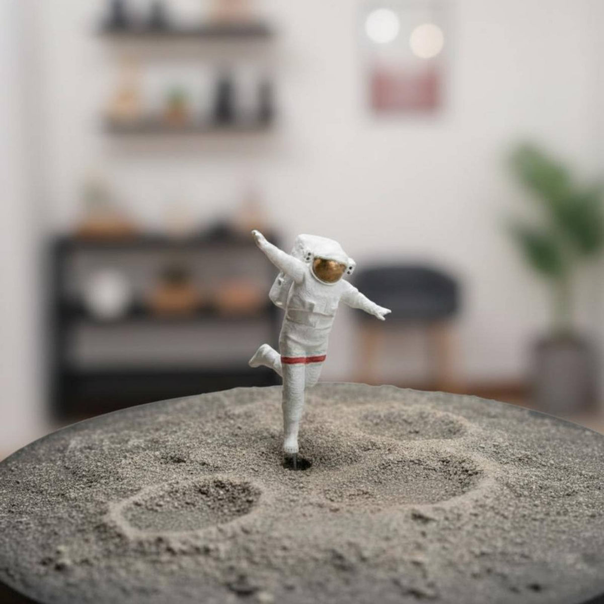 1/64 Scale Astronaut Figurine Resin Material 1/64 Astronaut Model Hand Painted Space Figure Ornament for Collectors