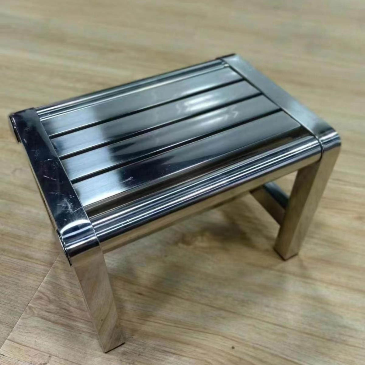 Long-Lasting Metal Frame Stool Armless Design Slatted Metal Stool Heavy Duty Household Furniture Anti-Slip Feet for Homeowners, Children, Bathroom, Dormitory, Living Room, Workshop