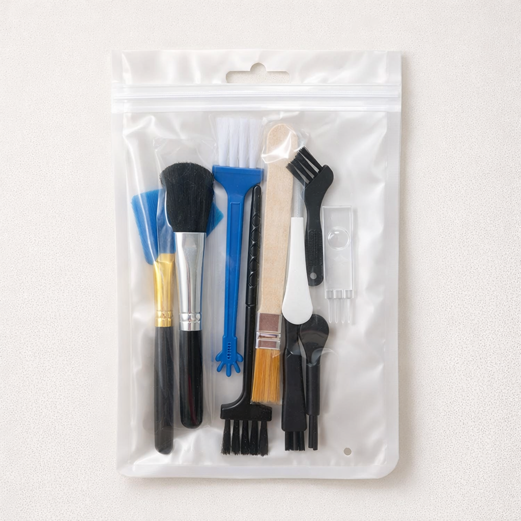 Electronic Cleaning Kit for Computer Keyboards, Keyboard and Phone Cleaning Set with Dust Removal Kit