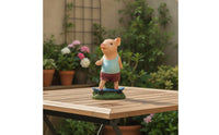 Funny Pig Statue with Skateboard Playful Skateboarder Pig Ornament Decorative Garden Decor Weather-Resistant for Gardeners