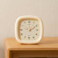 Easy to Read Analog Alarm Clock Compact Quartz Alarm Clock Battery-Operated Small for Students, Bedroom, Nightstand