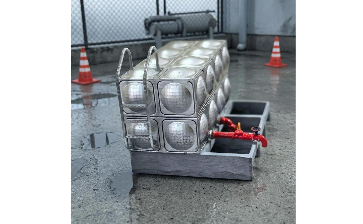 Silvery Silver Miniature Resin Water Tank Red Valve Fittings 1:64 Scale Tank Model Ladder-Like Frame