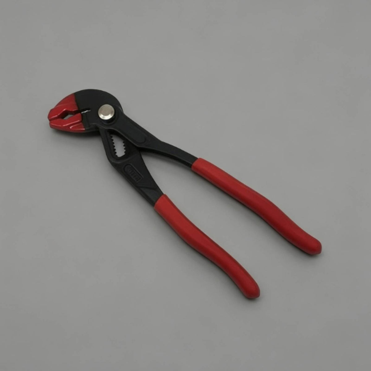 Slip-Resistant Grip Pipe Plier Plier Wide Opening Quick-Adjust Plier Red Dipped Handles for Pipe Work