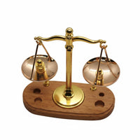 Retro Design Miniature Balance Scale Collectible Mini Balance Scale Realistic Intricacy House Decoration Long-Lasting Alloy Construction for Collectors, Kids, Lawyers, Office, Desk