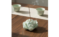 Double Use Celadon Lotus Incense Base Long-Lasting Lotus Flower Incense Holder Artisanal Design Accessory Easy to Clean for Meditation Practitioners, Mindfulness Enthusiasts, Tea Room, Office Desk