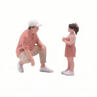 2 Pieces Father and Daughter Figurines 1/64 Detailed Miniature People Figurines Colorful Miniature People Figures for Collectors