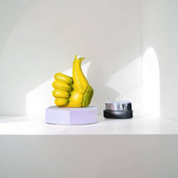 Banana Thumbs up Statue Creative Design Resin Banana Hand Decor Motivational Gift Thumbs up Hand Figurine for Friends, Office Desk, Desktop, Bookshelf