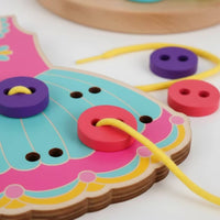 Punched Holes Wooden Threading Toy Hand-Eye Coordination Character-Shaped Lacing Board Finger Dexterity Lacing Toy Board Painted for Children, Early Learning