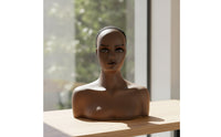 Mannequin Head with Shoulders Shoulder-up Display Head with Shoulders Minimalist Hairpiece Display Stand for Salons, Photo Shoots