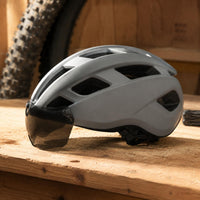 Vented Mountain Bike Helmet with Visor Lightweight Mountain Biking Helmet Breathable Ventilation Sports Protection Gear Shock Resistant
