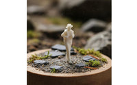 Photo Prop 1:87 Hiking Figure Realistic Design 1/87 Scale Figure for Mountain Scene