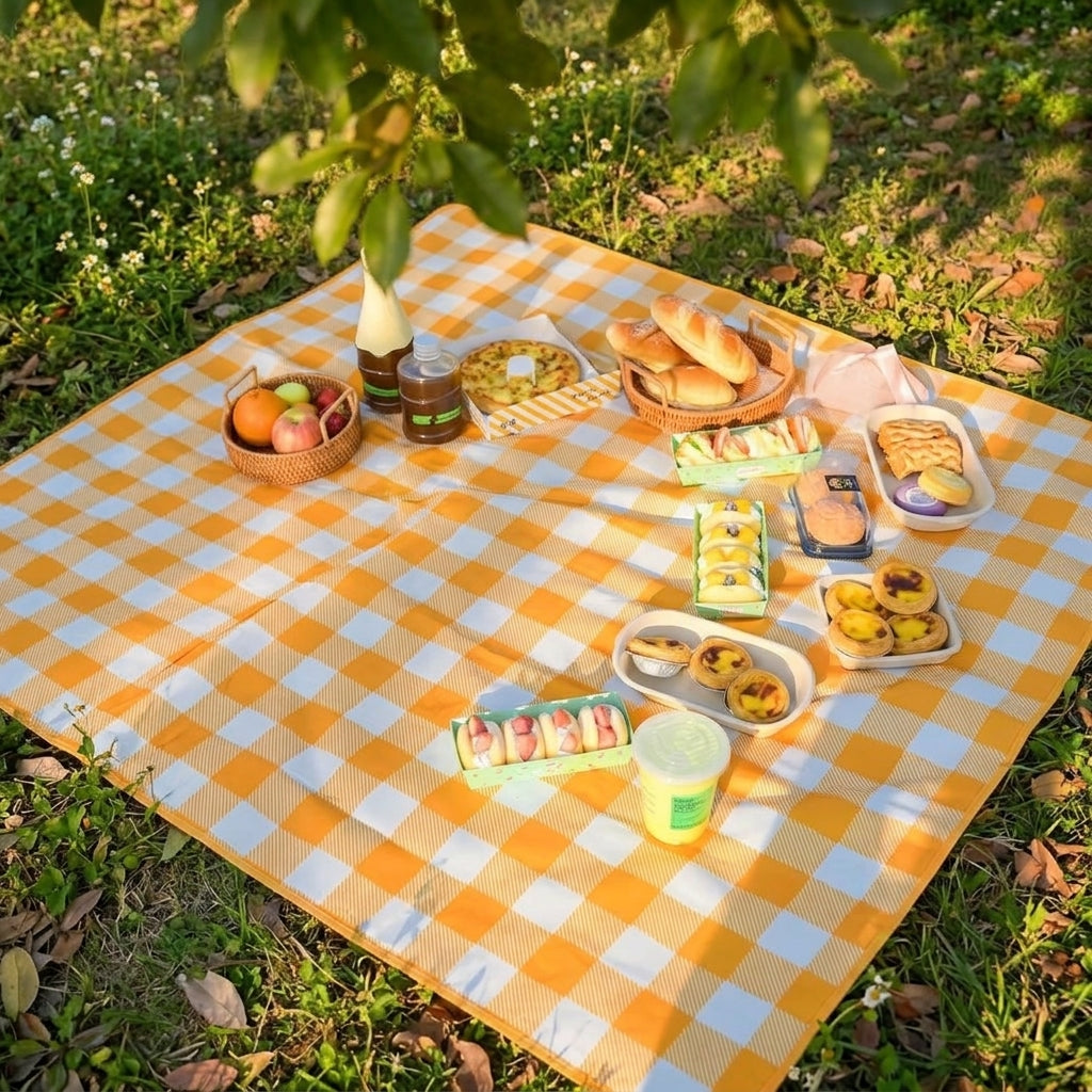 Picnic Blanket and Camping Mat for Outdoor Use, Large Gingham Check Oxford Cloth Beach Blanket, Double-sided Waterproof Mat, Rectangular Bag