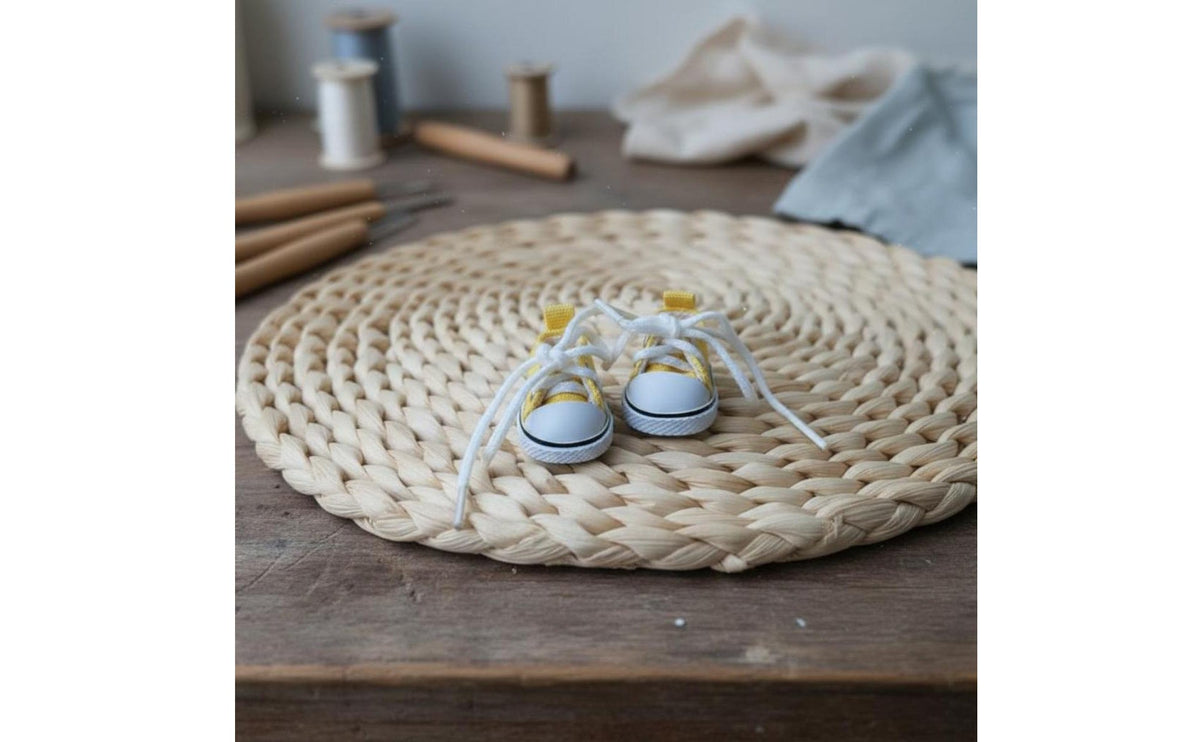 3.8cm Doll Shoes Cute Miniature Canvas Sneakers Lace-Tied Design Small Doll Shoes for Display