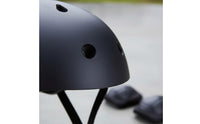 7 Pieces Ventilated Design Young Multi-Sport Helmet Shock Resistance Skating Safety Set Adjustable Strap Kids Helmet and Pads Set Breathable Foam for Scootering