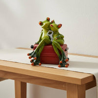 Frog Couple Figurine Valentine's Gift Resin Frog Figurine Home Decoration Hand-Painted Sleek Ceramic-Like Texture for Shelf