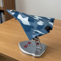 1/100 Scale Aircraft Model with Stand Fixed-Pose Fighter Jet Model with Stand Collectible for Aviation Enthusiasts, Collectors, Display Cabinet