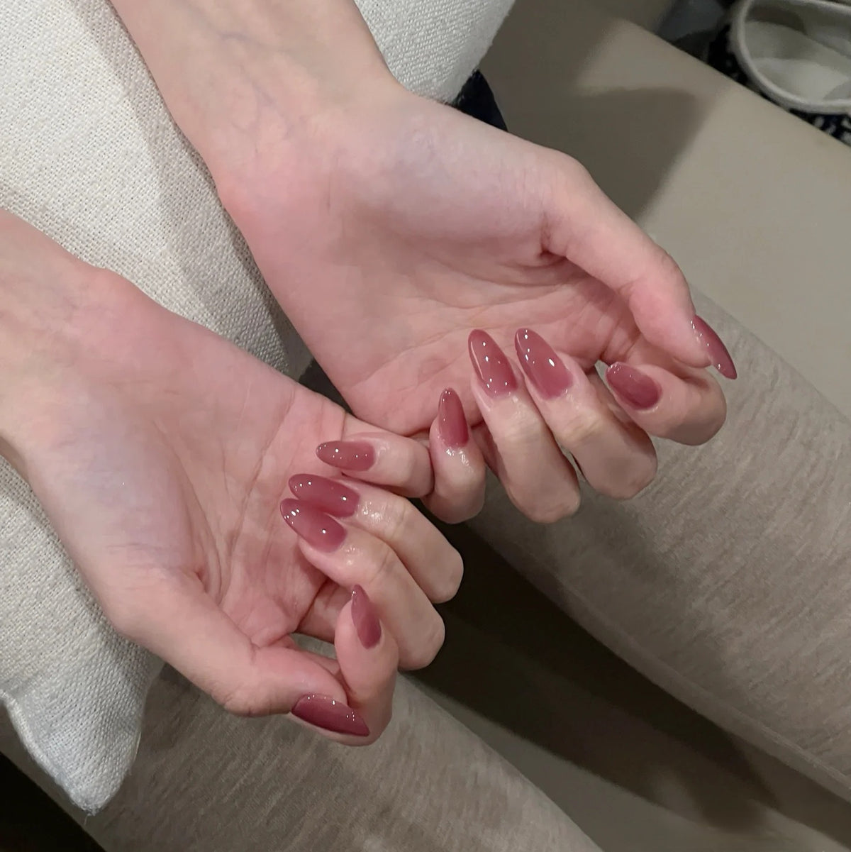 手工穿戴甲2025新年款秋冬高级感纯色显白美甲贴片中长成品假指甲